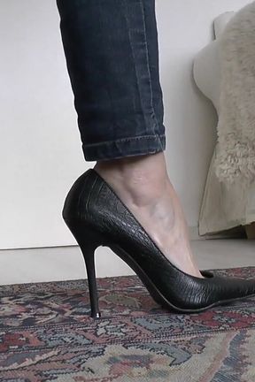 Extremely Pointed High Heels Lady Victoria Valente Jerk off Instructions and a Great Cum for Pointed Heels