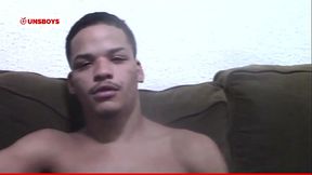 Novinho safado batendo punheta l Assista Mais v&iacute_deos com Henrique na Subscri&ccedil_&atilde_o UNSBOYS