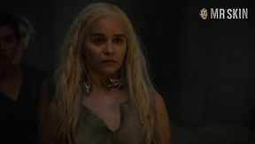 Attractive blondie Emilia Clarke never minds flashing her sexy nude body