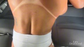 milf loira brasileira chupa e fode gostoso no carro