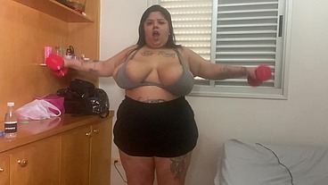 Bbw doing exercise then piss in basin
