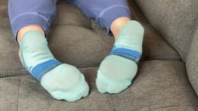 Lick & Rub Your Cock on My Feet