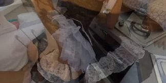 la cuisiniere va prendre une bonne queue