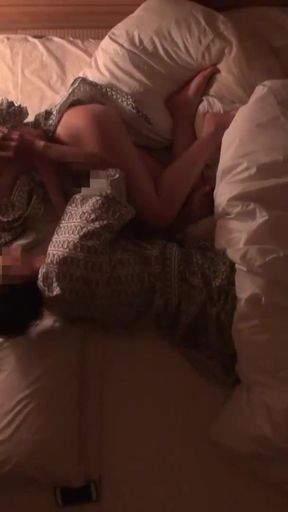 A mix-up with the room order, ends up sharing the same room with my busy colleague. - Night Crawling! 2-2   Clip 3