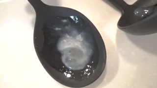 オナ禁直後の濃厚精子をオタマに大量射精し、精子の質感を楽しむ変態君。