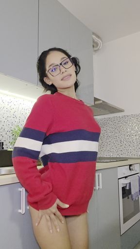 I Was Going to Make Breakfast and Ended up in a Wet Morning Masturbation in the Kitchen