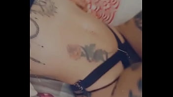 Apres ce repas au restaurant entre ami me voil&agrave_ dans ma chambre tr&egrave_s chaudes