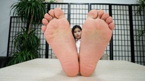 Model Chichi shows off her sexy big fat feet11 HD