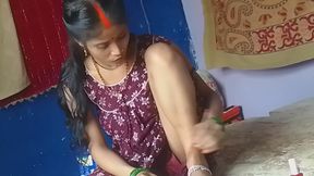 Indian bhabhi applies color to hear legs Indian desi bhabhi