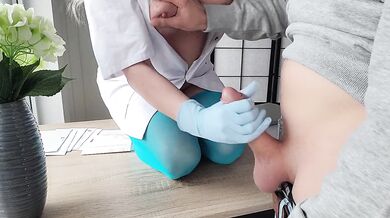 Doctor knows exactly how to fuck her patient