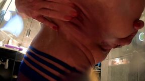 julia north squirts with a huge dildo in her ass