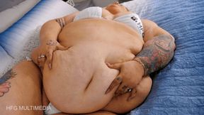 Ivy Davenport: Belly Rub Bliss -SSBBW Big Belly Girl Rubs Her Sexy Fat Belly - MP4 4k