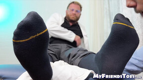 Babe Dan sucked the lovely feet & got a foot job by horny Riley