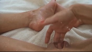 Estava com muita vontade de dar para o corno do meu marido, mas ele n&atilde_o me come... Voc&ecirc_ faria isso ?