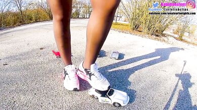 Kati crushes Trample a few old-timer cars, tramples and crushes the cars into individual parts crush