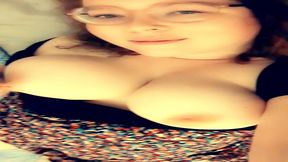 tu aimes me regarder me toucher ?