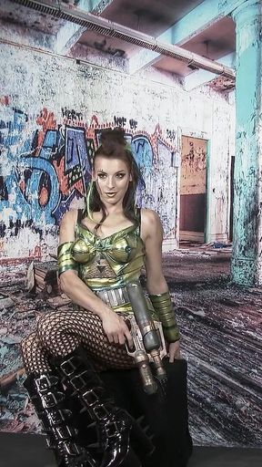 Victoria Daniels - 405 - Photoshoot Backstage