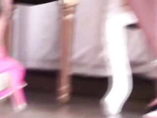 Glamour gals using their serf
