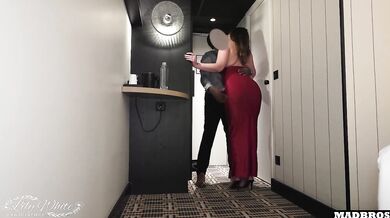 Je me tape mon voisin pour la 3 eme fois