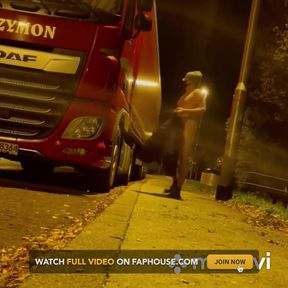 Risky naked outdoor dare