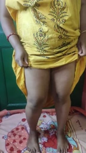 Indian Sneha bhabi fully Naked at home and Fucking with banana