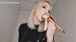 Bananen-Blowjob? Sexy dominantes Foodspitting