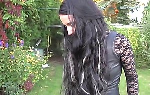 Strenge deutsche hundeherrin