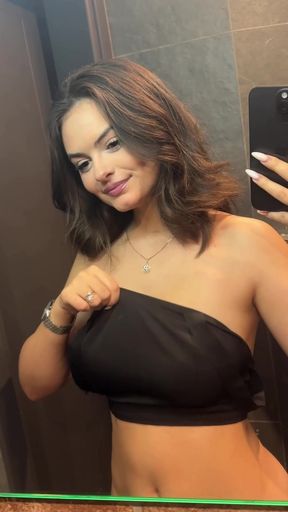 Chat with babe and visit her free OnlyFans page