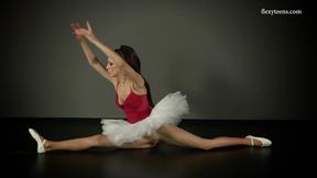 ”Tight booty & snatch super flexible Petino”