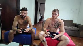 carmona e hisak jogando video game valendo o toba