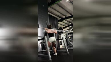 18yo gym goddess creamy gape live steam explosion