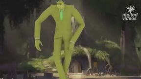 Homenzudo pauzudo comendo a cixinea da gostosa branquela peituda tezuda gostosa enquanto o corno se fode no corredor e o pauzudo come a mulher gostosa dele