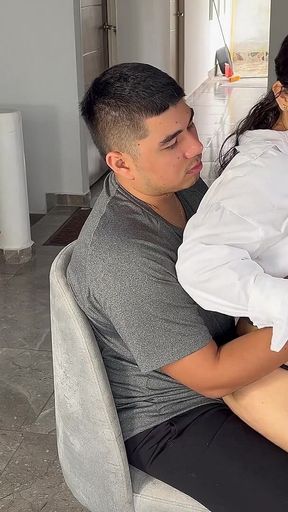 Mi Amiga La Latina Me Invita a Follarla Con Sus Ricas Nalgas