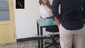 un salarie ose quemander une augmentation a sa patronne. il ne s attend pas ...