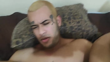 Linda boneca dotada sendo sarabulhada por vizinho safadinho