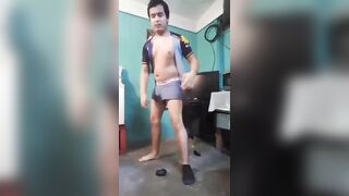 Jesus en boxer jalandose el pene avienta semen