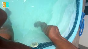 realizador baiano fudendo casada na piscina sem camisinha no pelo. hotwife traindo marido corno amador