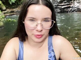 Date in MAGICAL and DISTANT PLACE with adventurer ends in OUTDOOR sex