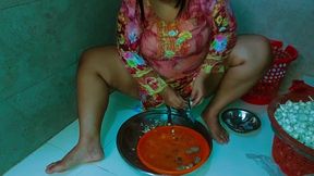 Desi Bhabhi gets tremendous orgasm in the kitchen when I do her cooking