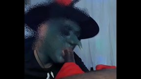 a very hot witch sucking a big cock and it doesn'_t fit in her mouth