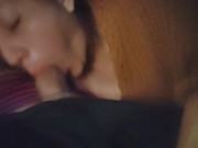 MI VECINA LATINA ME LA CHUPA EN EL AUTOMOVIL