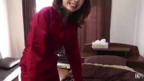 Kotomi Matsukawa's Sexy Adventure with a Nude Apron While House Cleaning - Amateur Fun