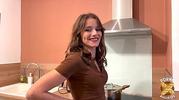 Arianna se laisse guider par Anita pour un plaisir gomorrhéen