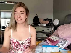 Amateur Webcam Cute Teen Plays Solo