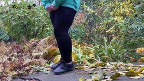 Fat butt milf pissing outdoors