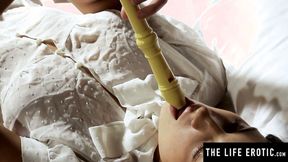 ”Pretty Melena A fingers her perfect beaver”