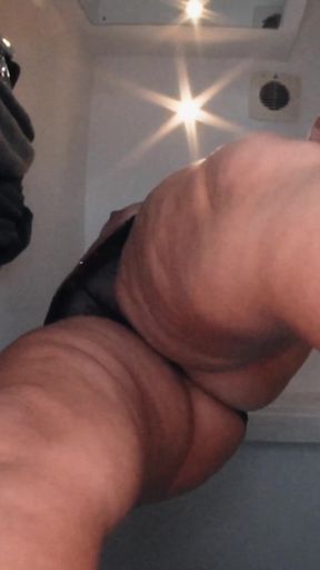 Giantess Stepmom 2: the Shower