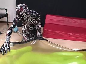 Miraidouga - Zentai Couple Vacuum Play