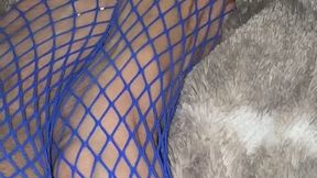 Melove sexy small feet in purple nail polish in blue fishnet