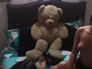 I DO DELICIOUS SCISSORS WITH MY GIRLFRIEND AND SHE WETS HER PUSSY